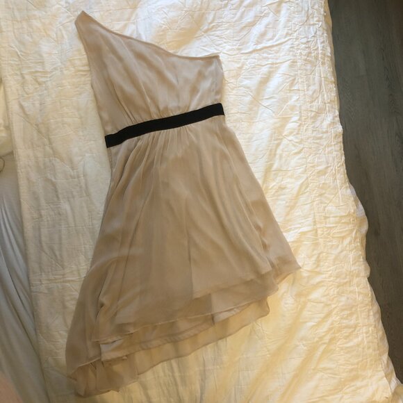 NWT Smart Set Ethereal Asymmetric One Shoulder Ruffles Waist Dress Taupe 4 Small - Picture 4 of 12